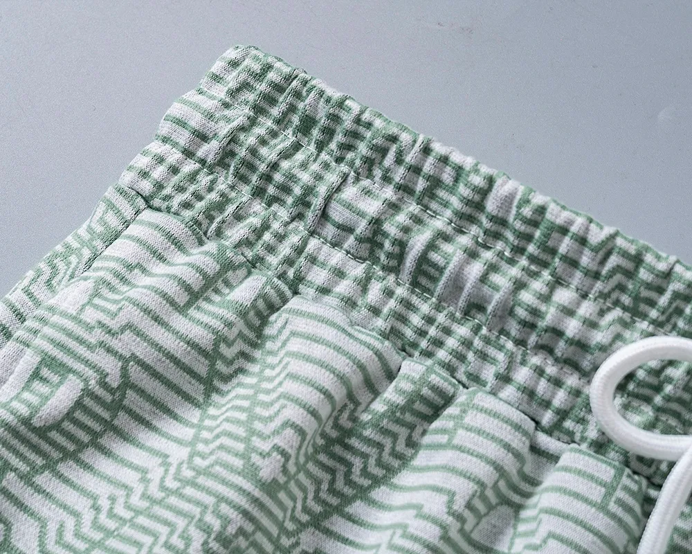 29112# New Arrival casual shorts from the official website for spring and summer 2026. The knitted jacquard fabric is handsome, the fabric is comfortable, the workmanship is rigorous, and the stitching is neat. Good upper body effect·Sizes M-3XL Light Green